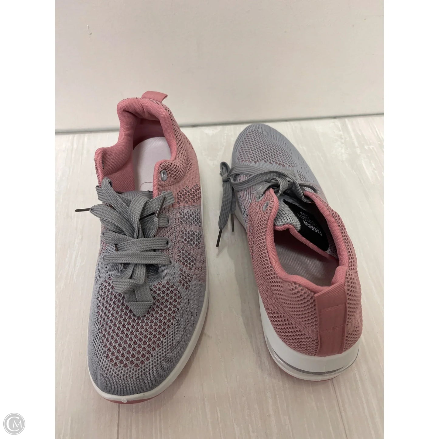 Shoes Athletic By Clothes Mentor In Grey & Pink, Size: 11.5