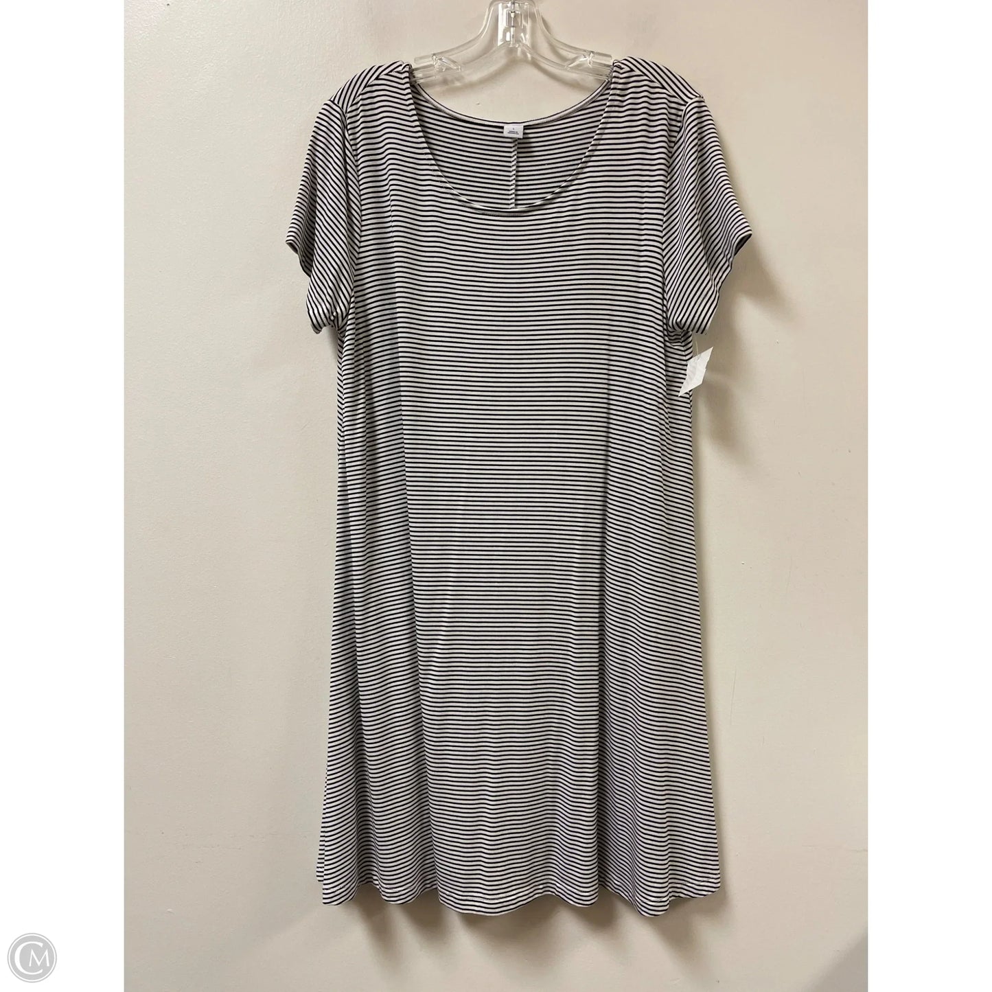 Dress Casual Short By Old Navy In Black & White, Size: L