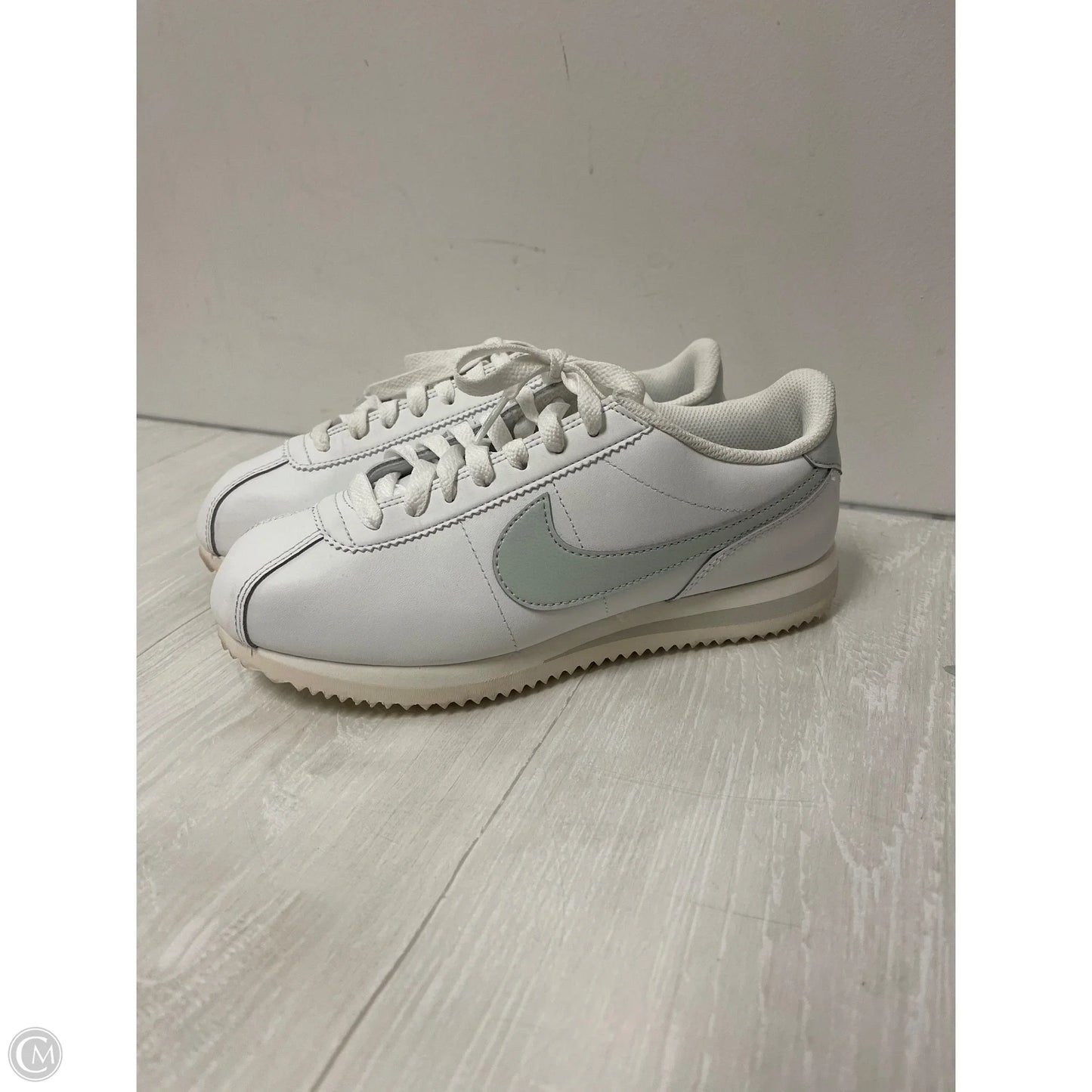 Shoes Sneakers By Nike In White, Size: 7