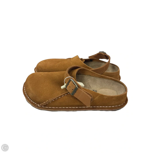 Shoes Flats By Birkenstock In Brown, Size: 7