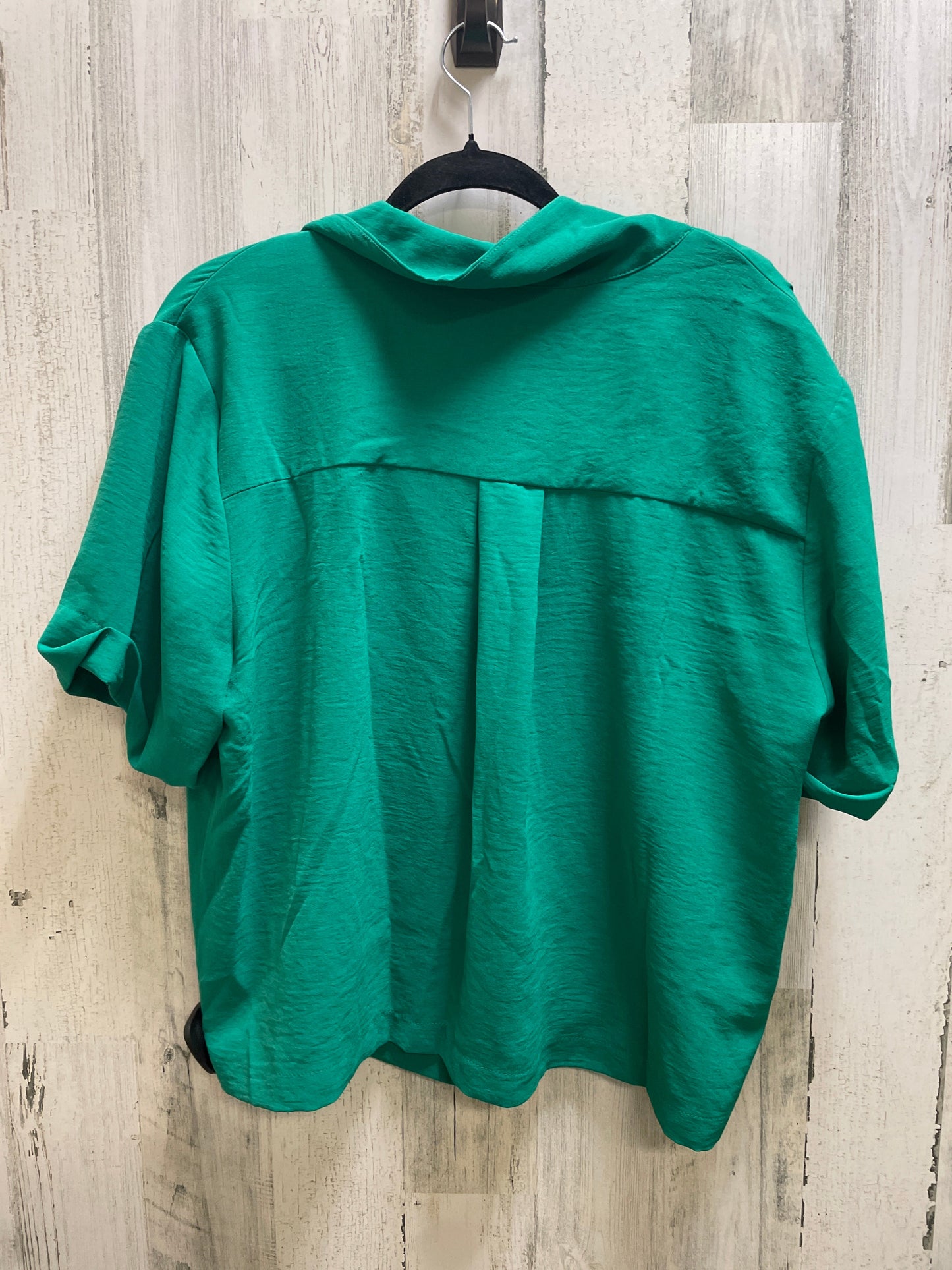 Top Short Sleeve By Monteau In Green, Size: 2x