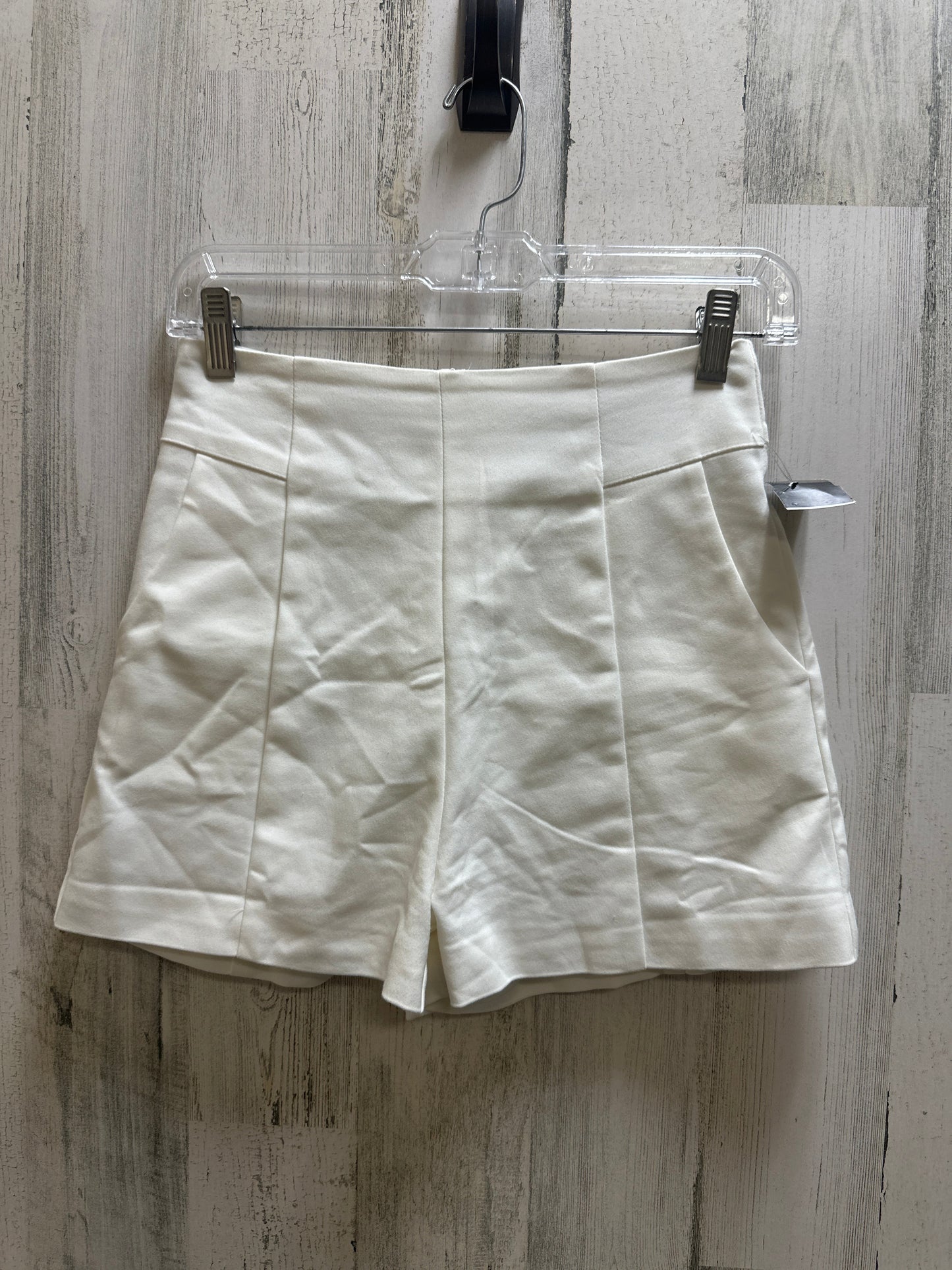 Cream Shorts Clothes Mentor, Size 4