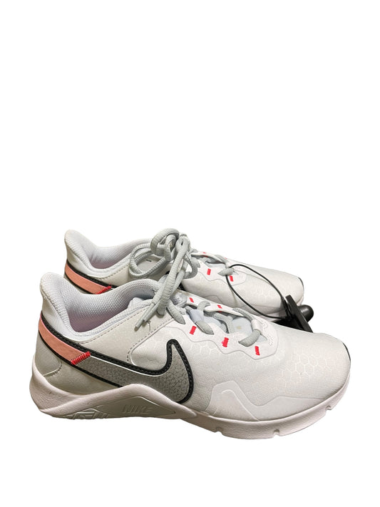 Shoes Athletic By Nike In White, Size: 6