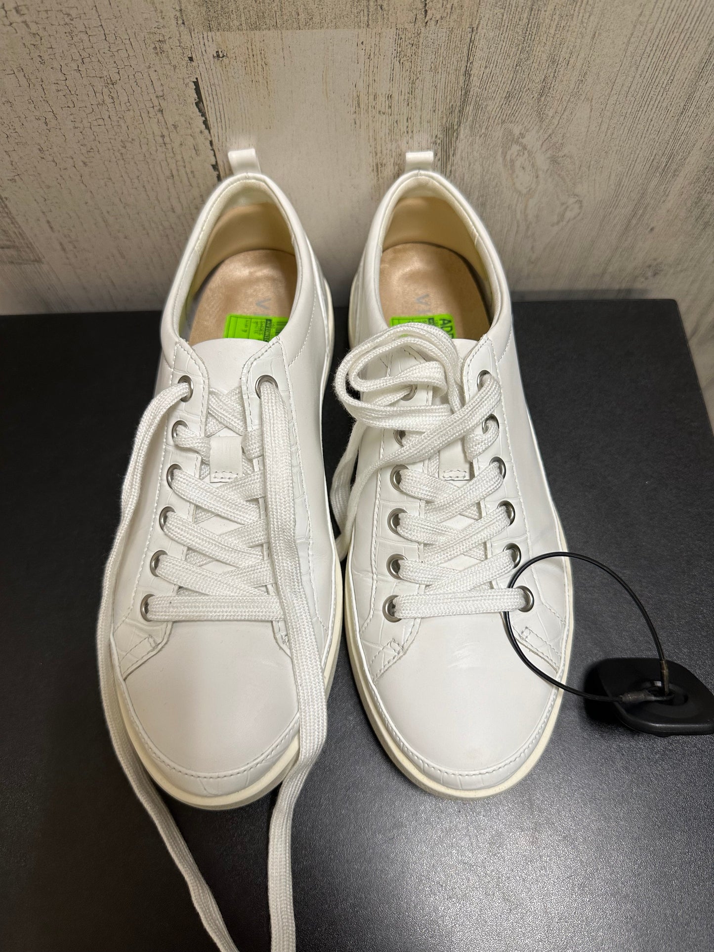 White Shoes Sneakers Vionic, Size 7