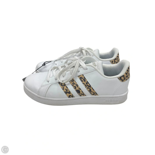 Shoes Sneakers By Adidas In White, Size: 6