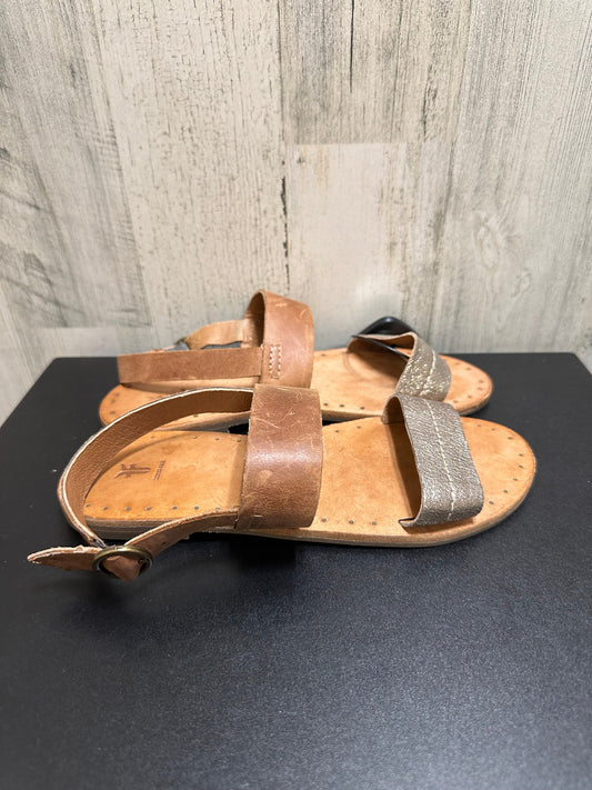 Brown Sandals Flats Frye, Size 6.5