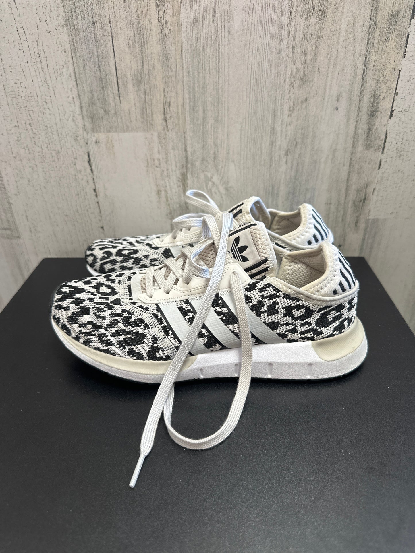 Animal Print Shoes Sneakers Adidas, Size 6