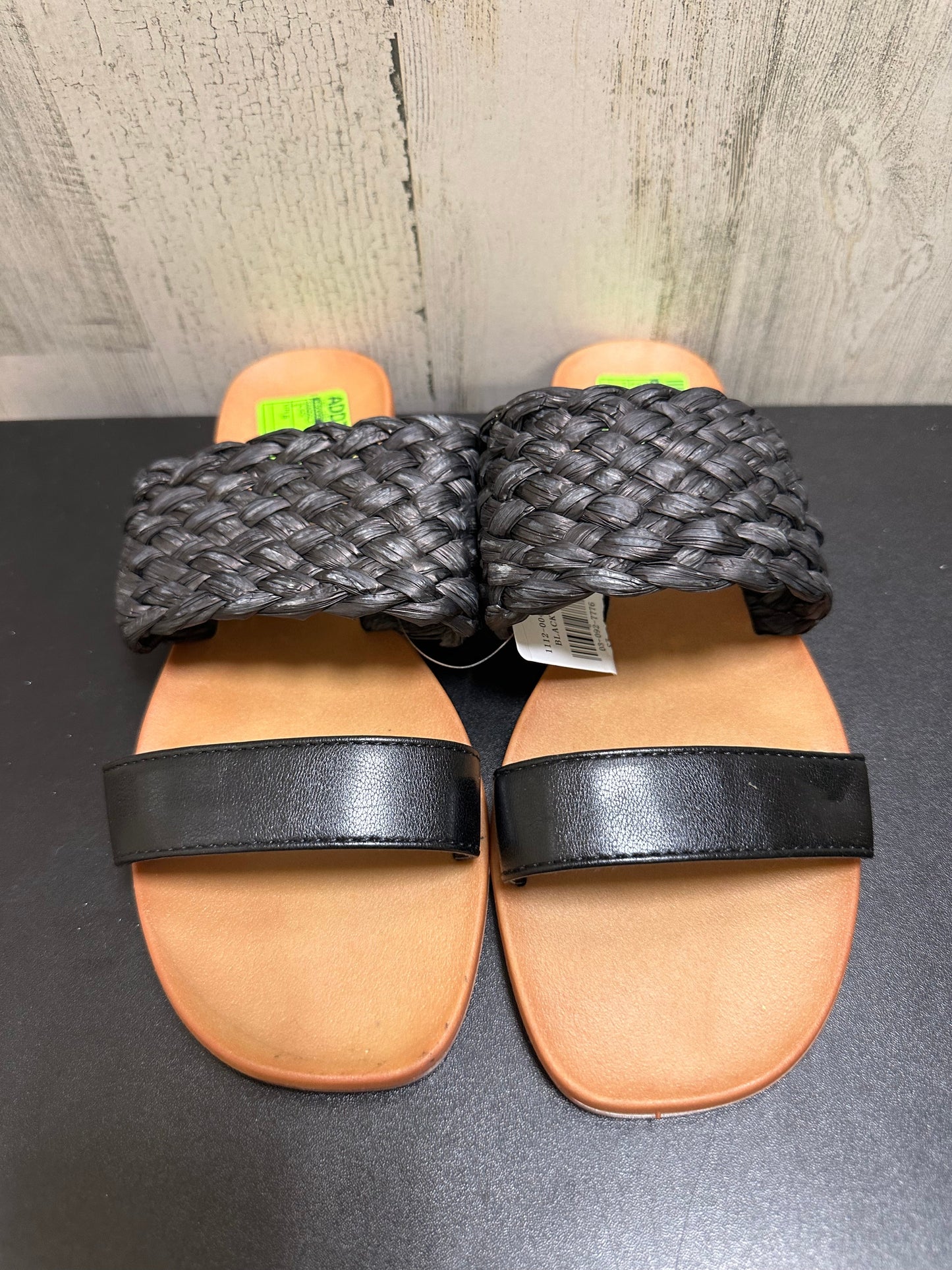 Black Sandals Flats Rouge, Size 8