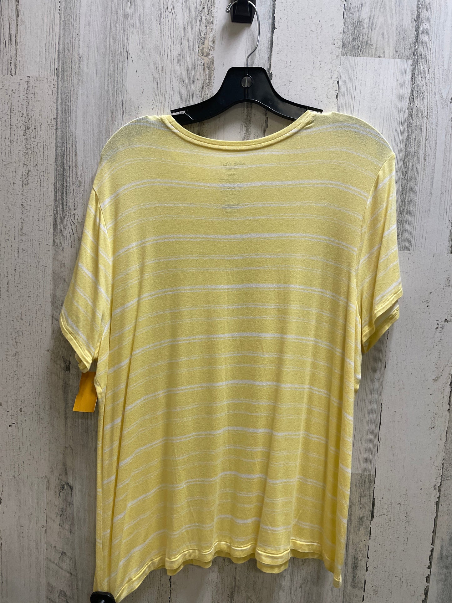 Top Short Sleeve By Nine West In Yellow, Size: 2x