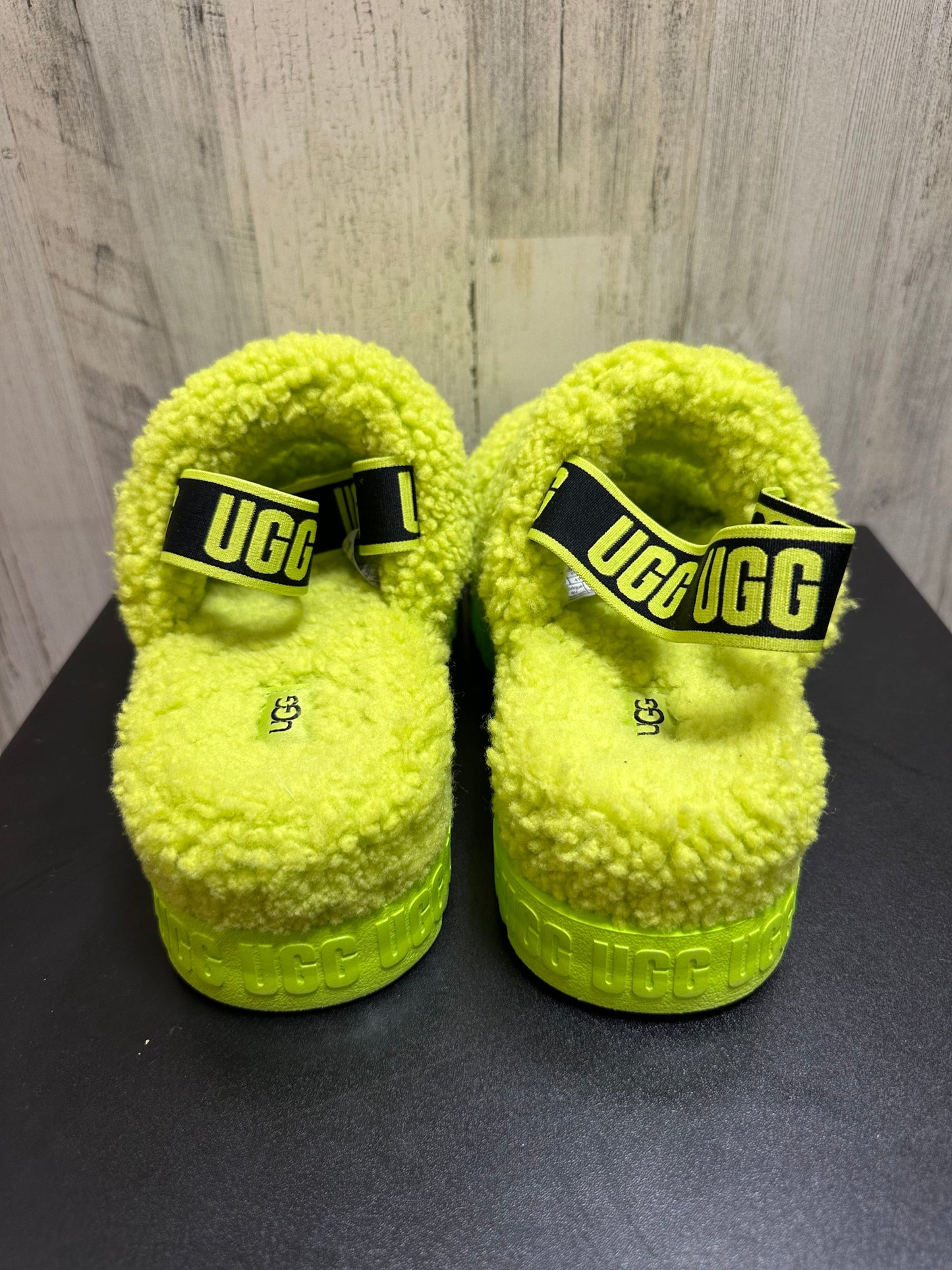 Green Sandals Flats Ugg, Size 10