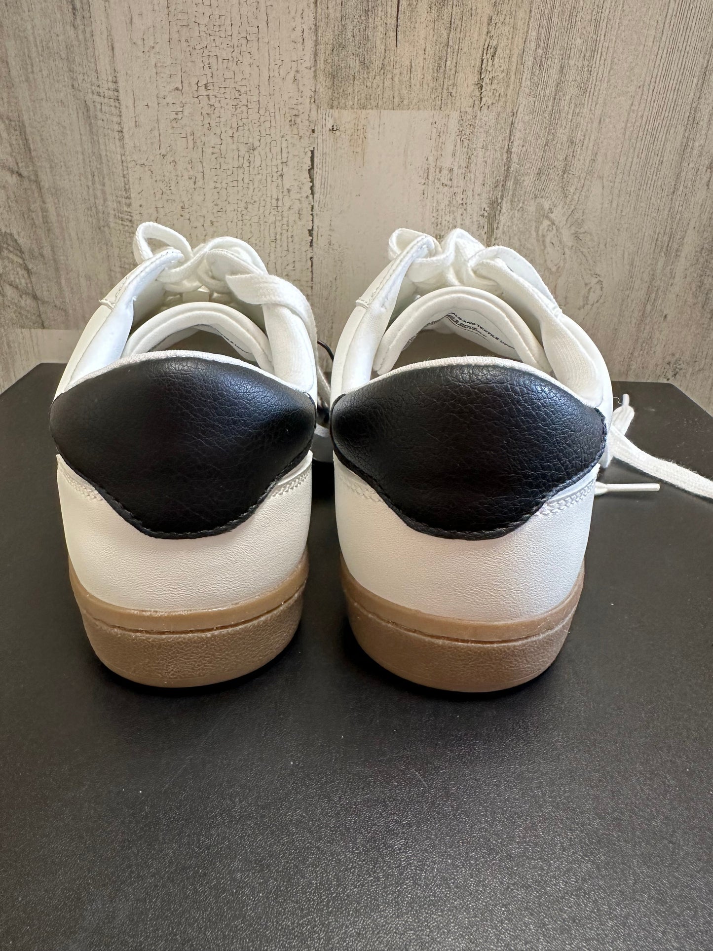 White Shoes Sneakers Universal Thread, Size 8
