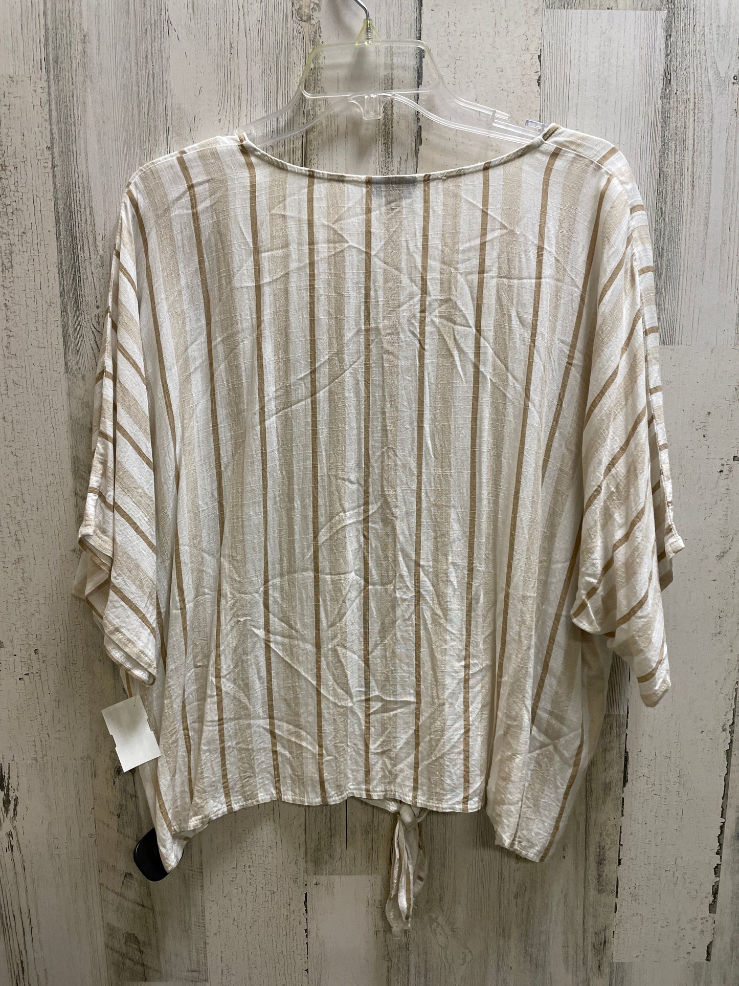 Top Short Sleeve By Coco And Carmen In Tan, Size: 2x