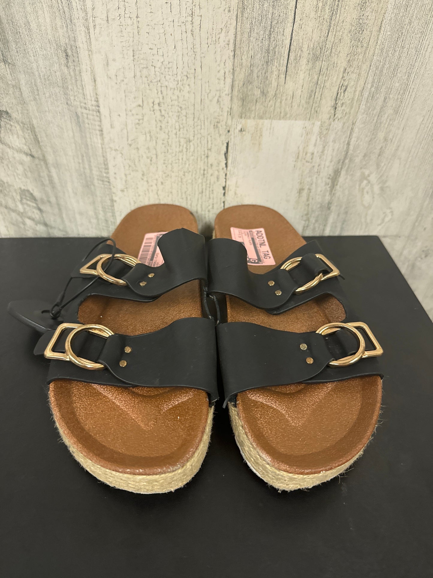 Black Sandals Flats Rouge, Size 7.5