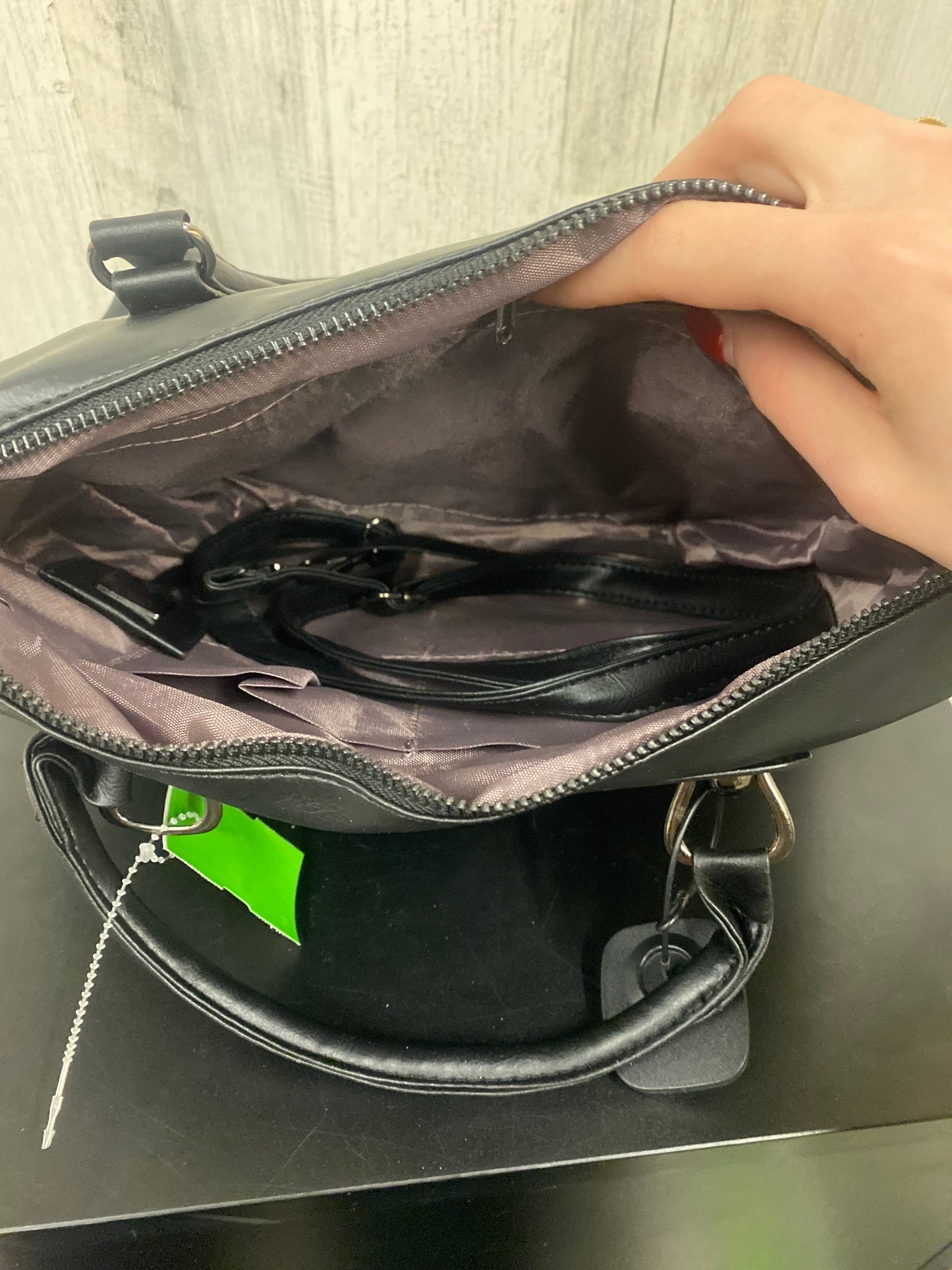 Handbag By Clothes Mentor  Size: Medium