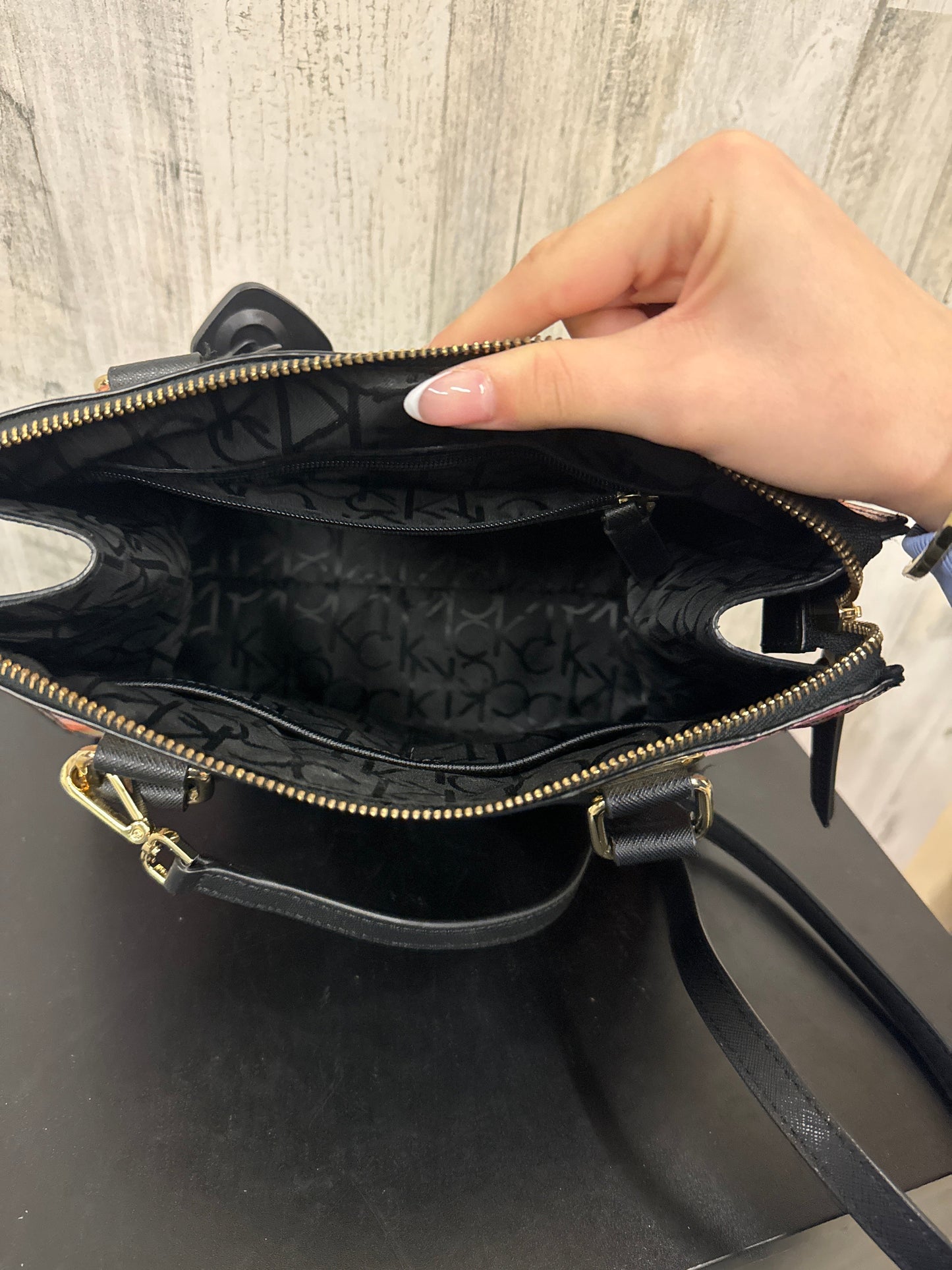Handbag By Calvin Klein  Size: Medium