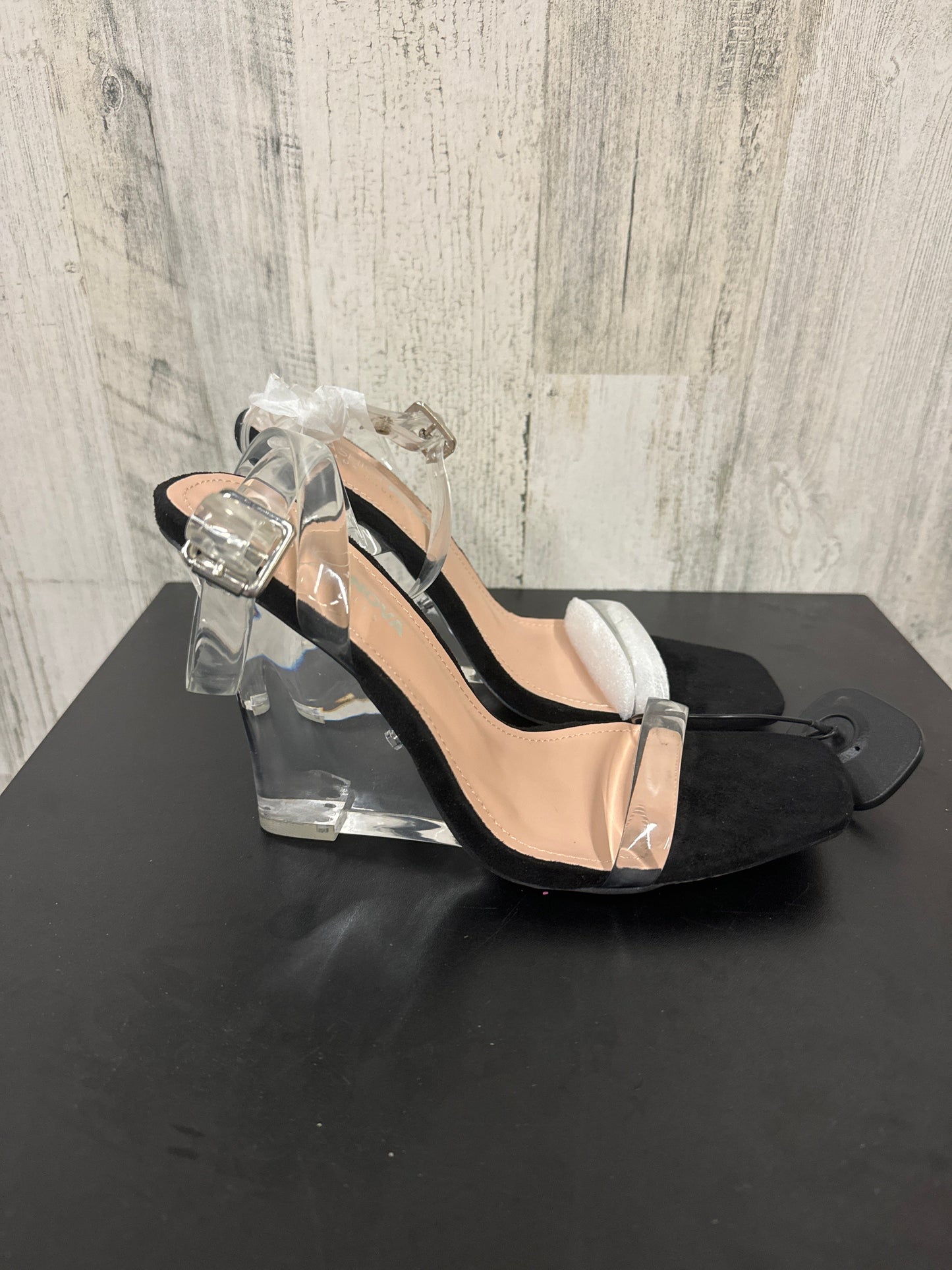 Sandals Heels Block By Fashion Nova  Size: 9