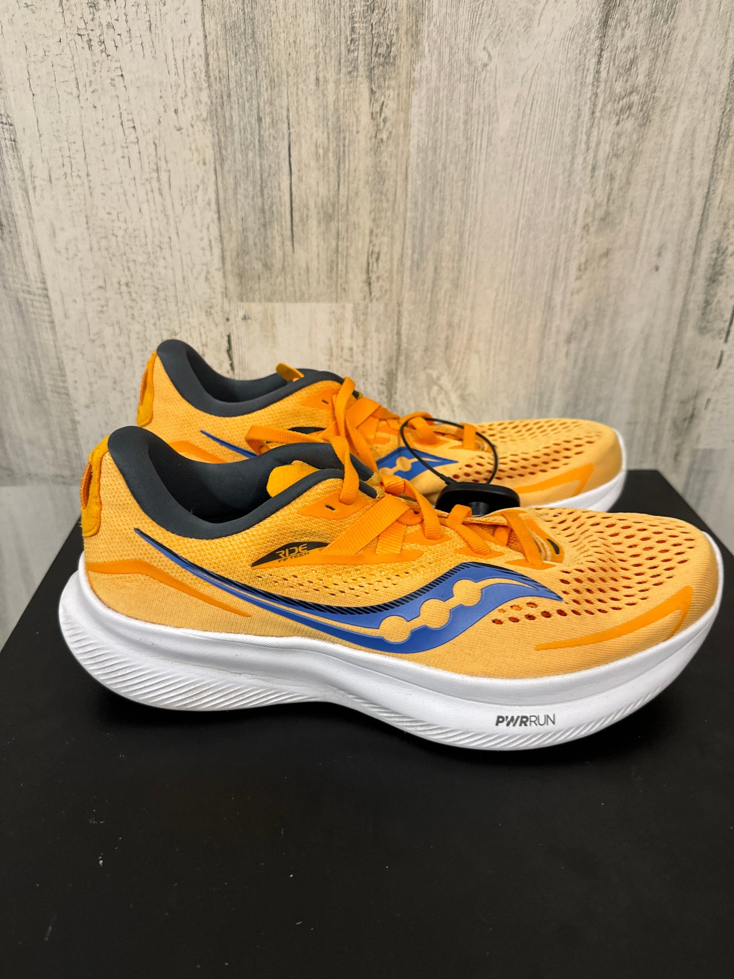 Orange Shoes Athletic Saucony, Size 9