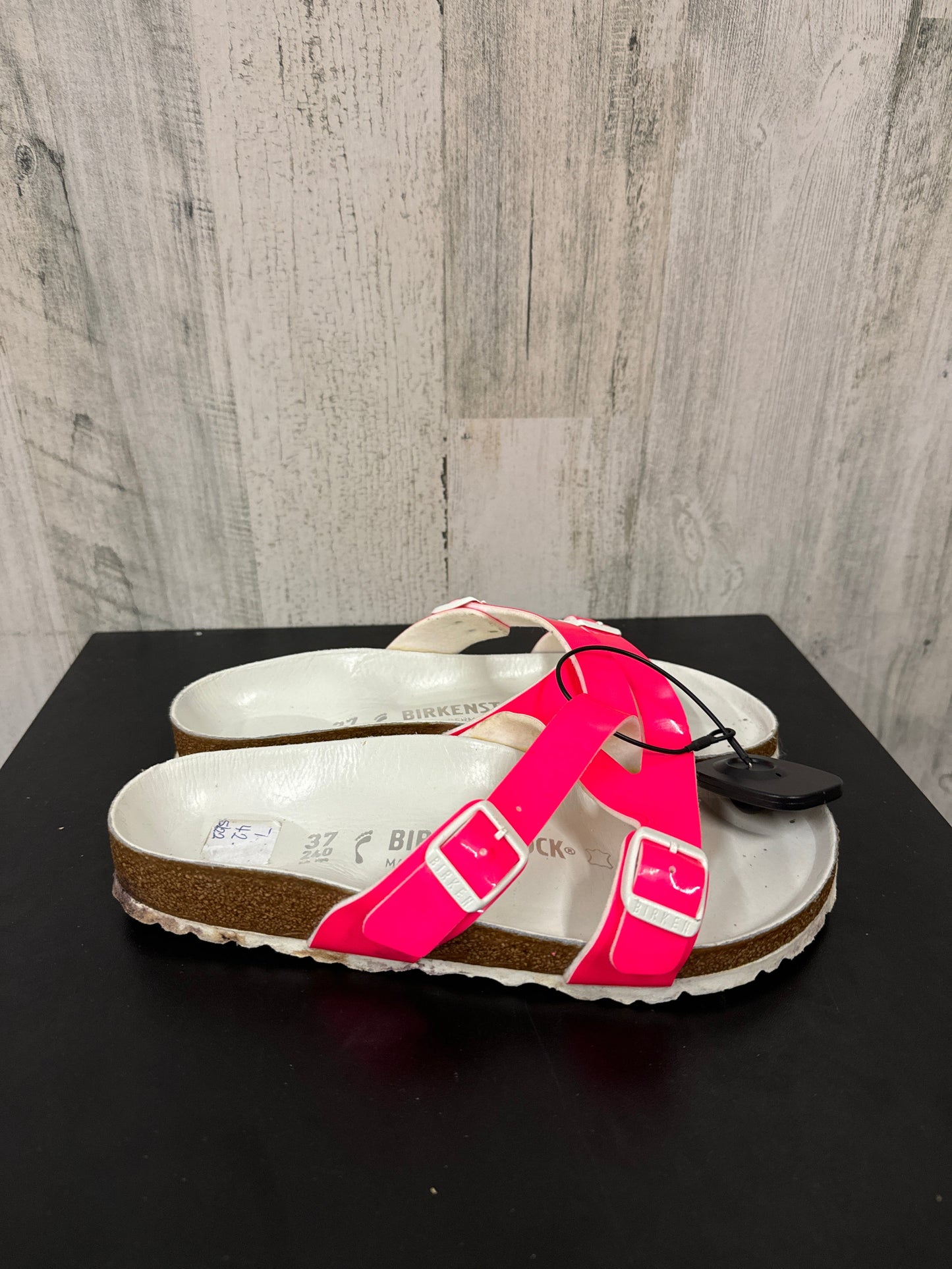 Pink Sandals Flats Birkenstock, Size 6