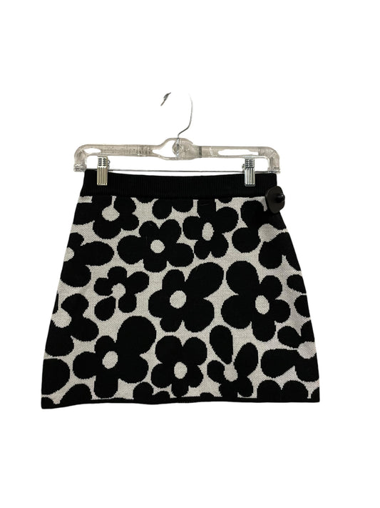 Skirt Mini & Short By Divided In Black, Size: Xs