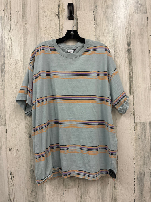 Top Short Sleeve By Urban Outfitters  Size: L