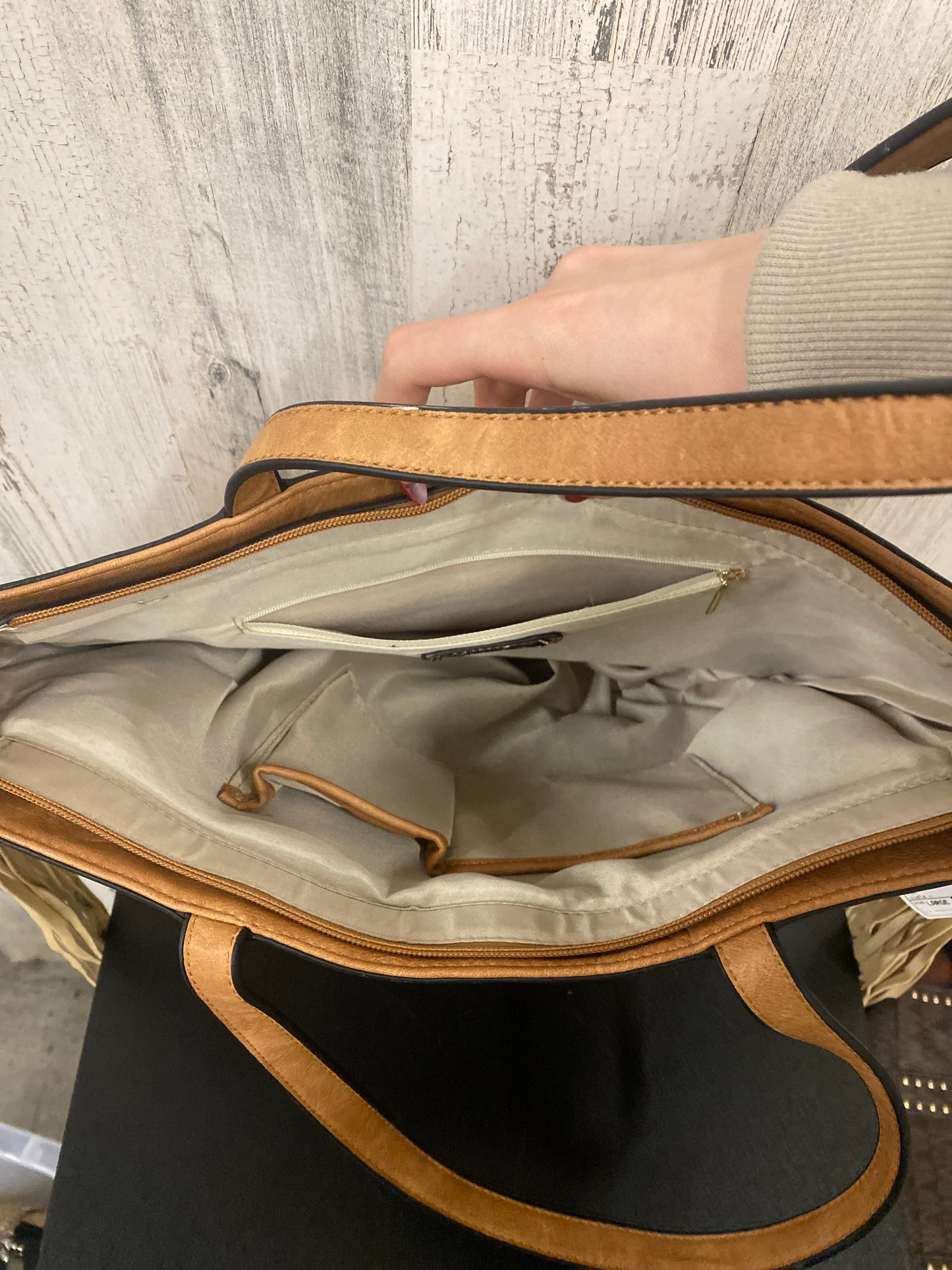 Handbag By Clothes Mentor  Size: Large