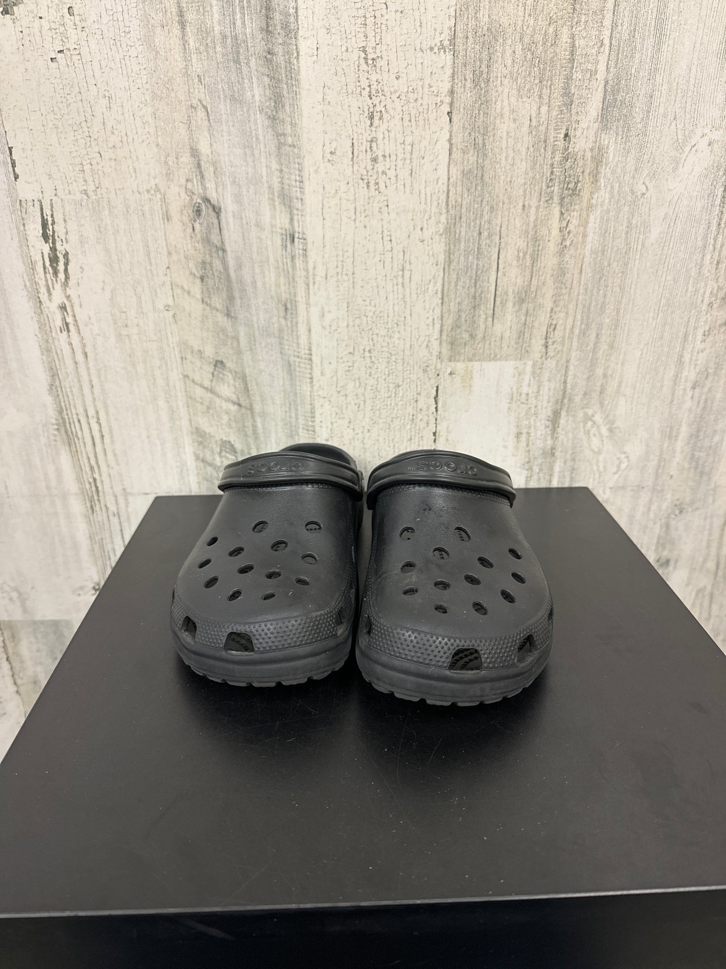 Shoes Flats By Crocs  Size: 9