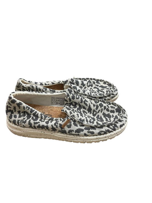 Shoes Flats By Hey Dude In Animal Print, Size: 9