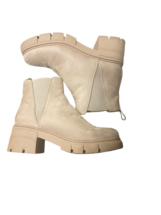 Boots Ankle Flats By Cme  Size: 7