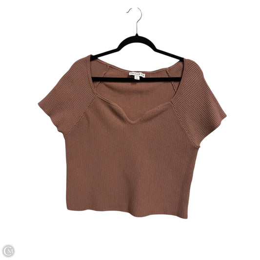 Top Short Sleeve Basic By Clothes Mentor In Tan, Size: Xl