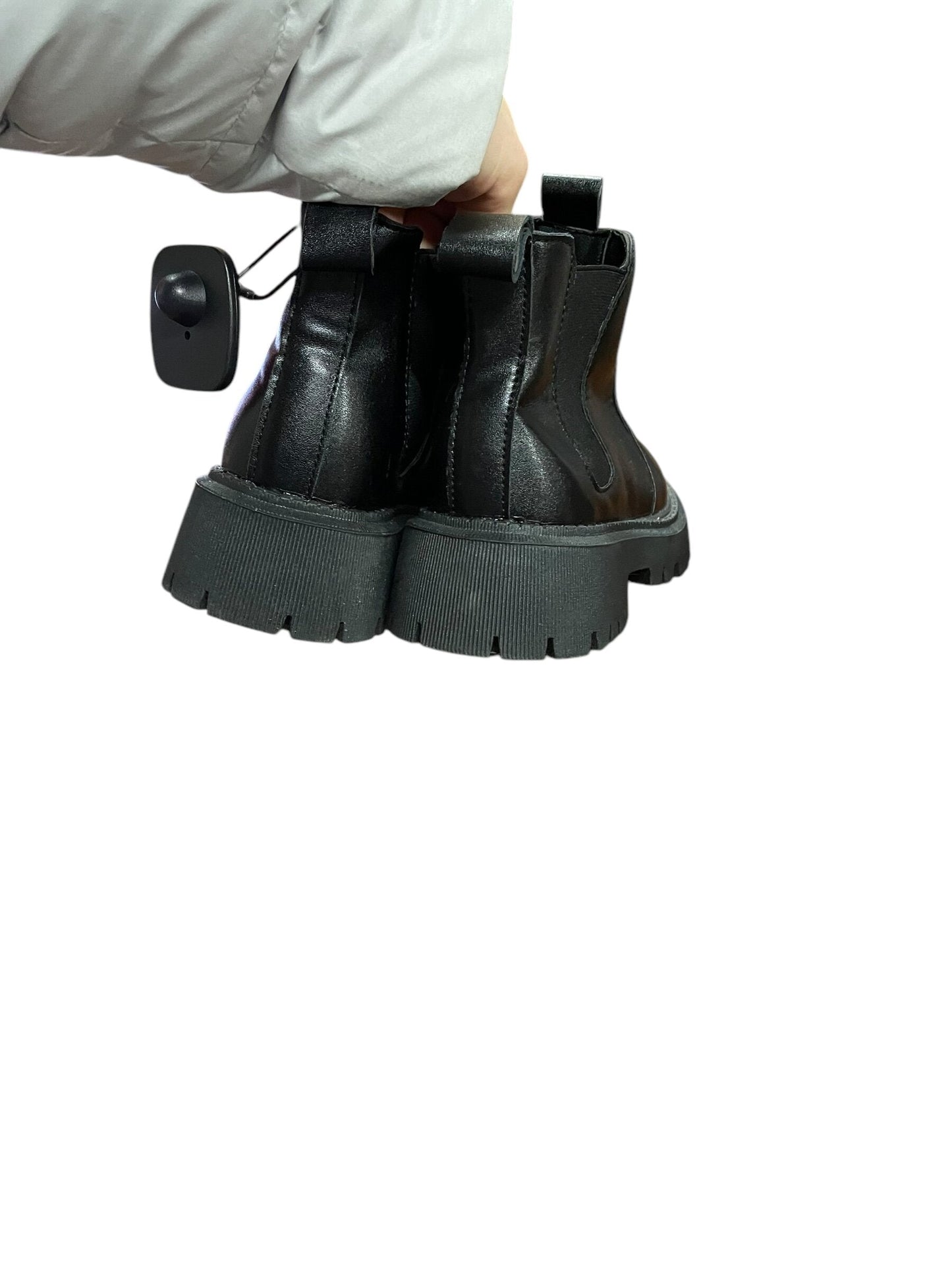 Boots Ankle Flats By Clothes Mentor  Size: 6.5