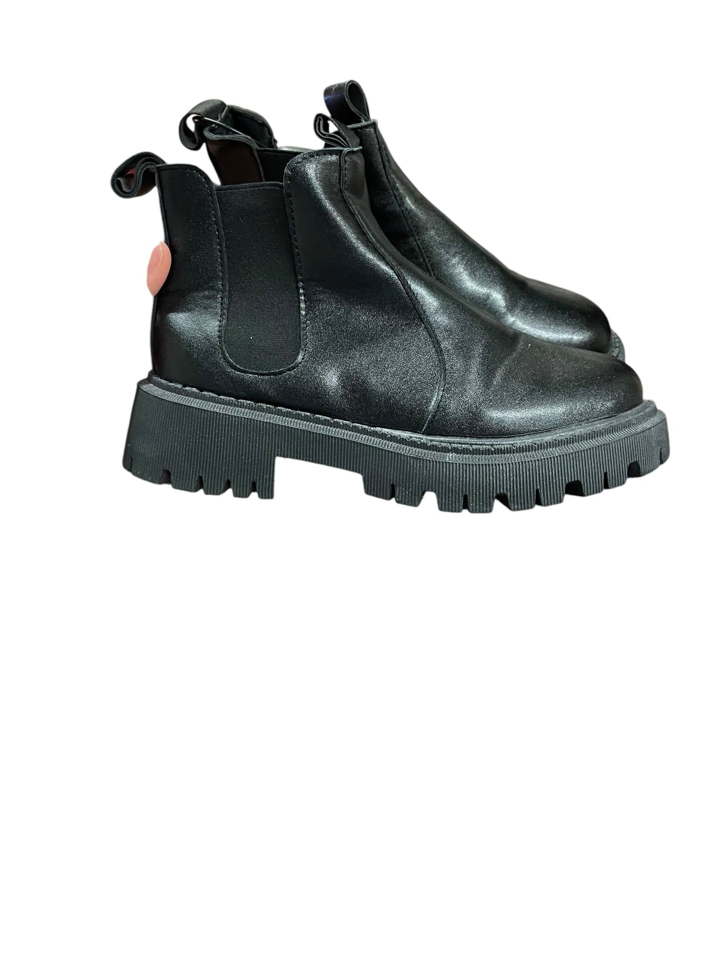 Boots Ankle Flats By Clothes Mentor  Size: 6.5