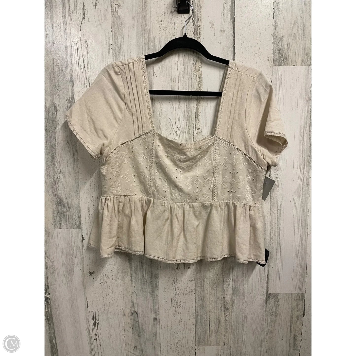 Top Short Sleeve By Clothes Mentor In Beige, Size: L