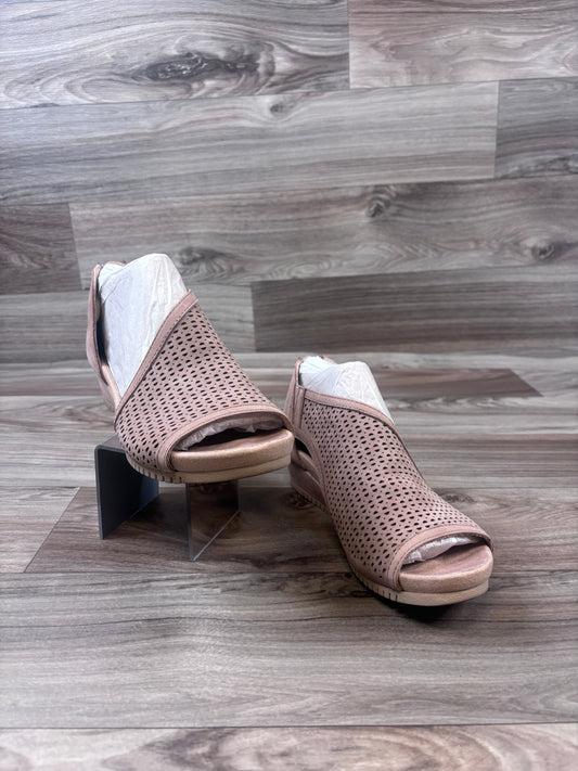 Sandals Heels Platform By Earth  Size: 7.5