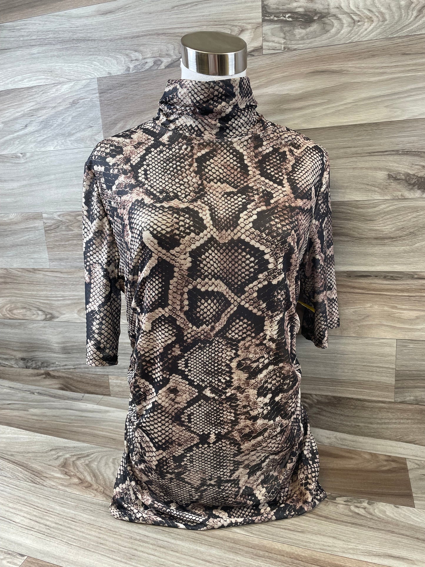 Top Short Sleeve By Cable And Gauge In Snakeskin Print, Size: Xl