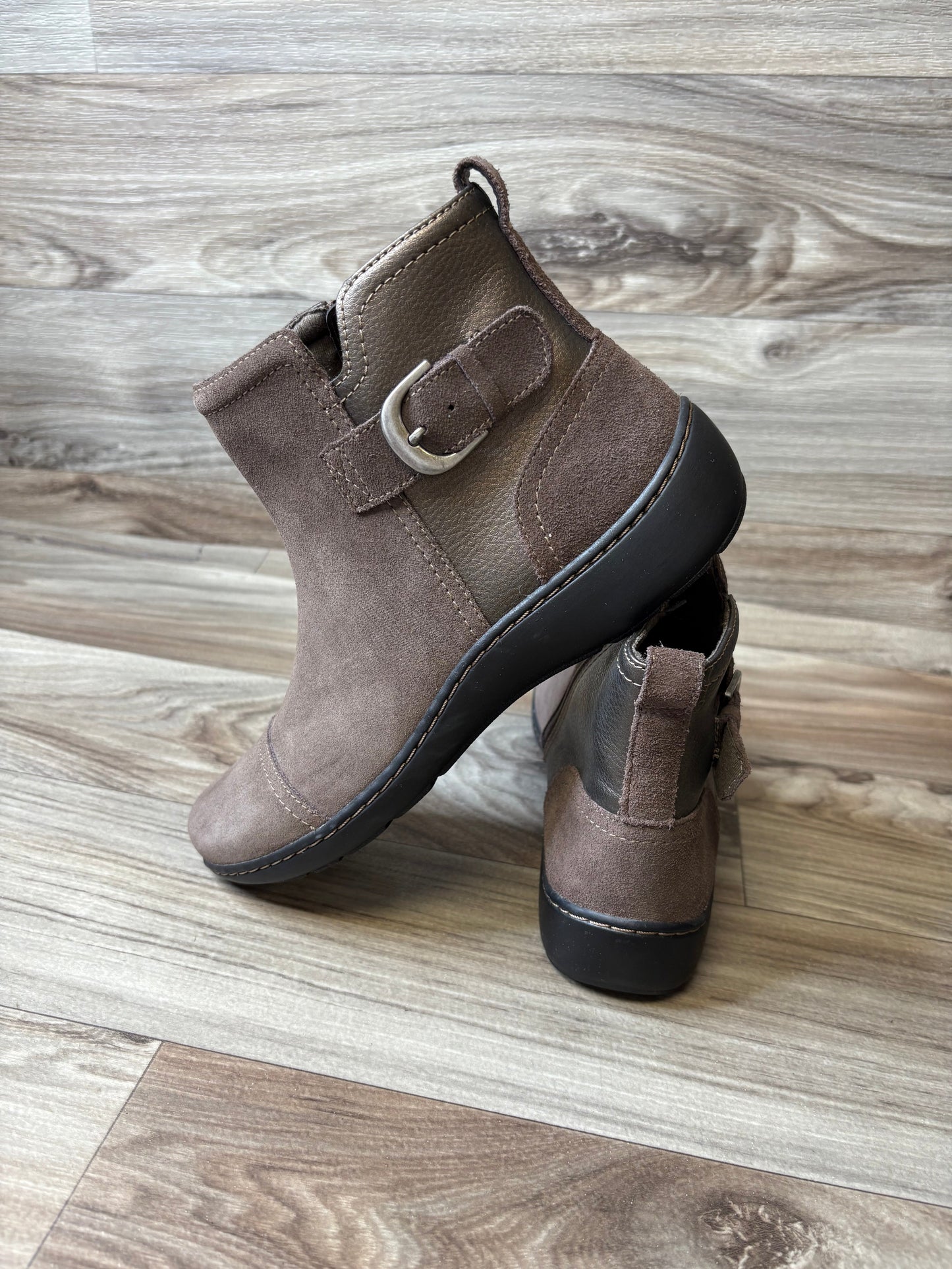 Boots Ankle Flats By Clarks In Brown, Size: 8.5