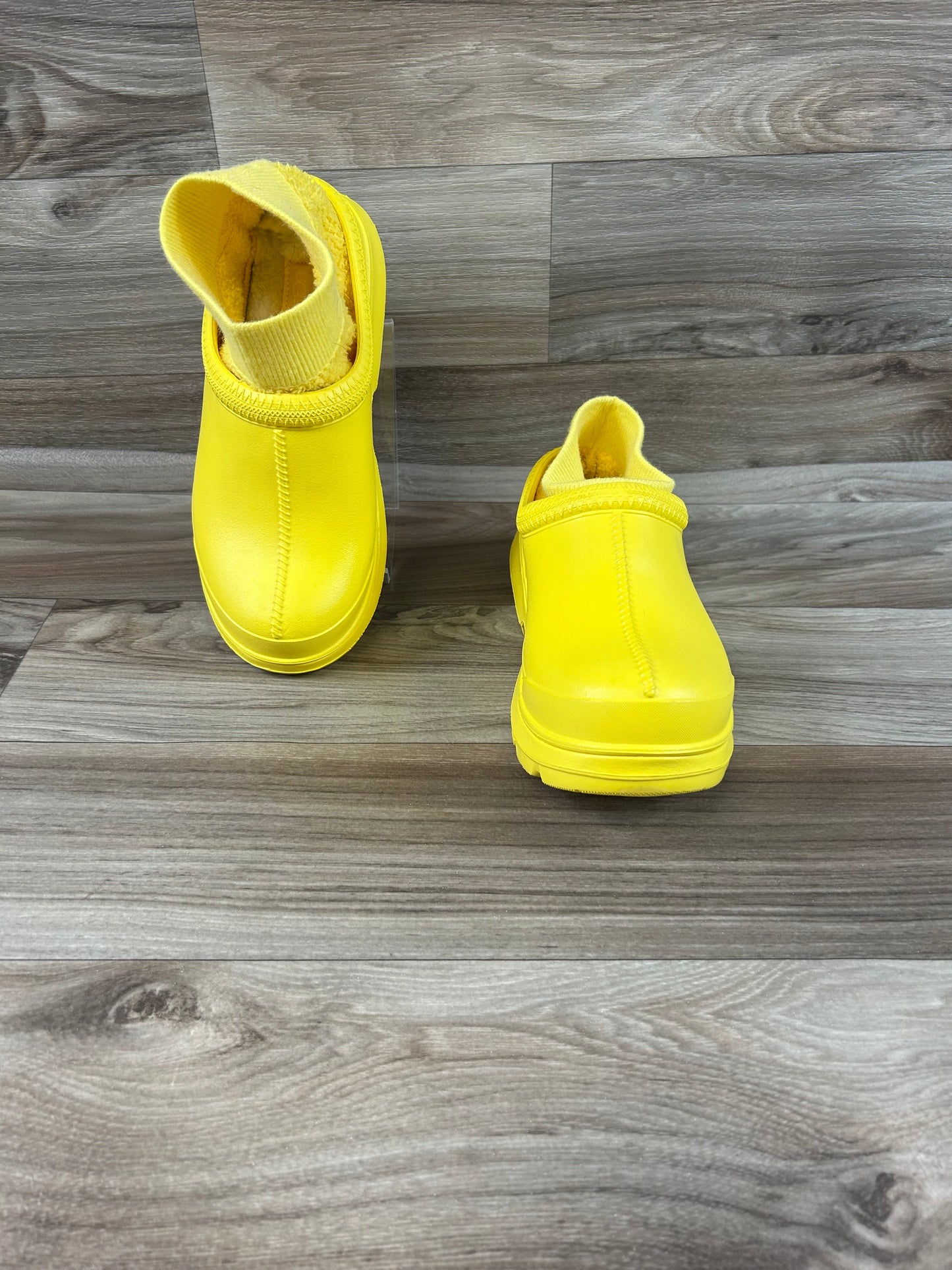 Shoes Designer By Ugg In Yellow, Size: 8