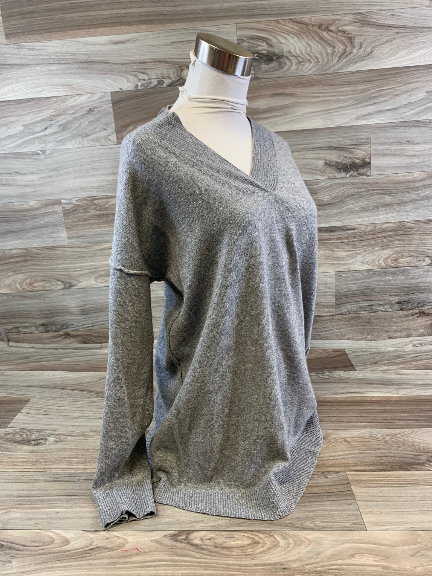 Sweater By Clothes Mentor In Grey, Size: L