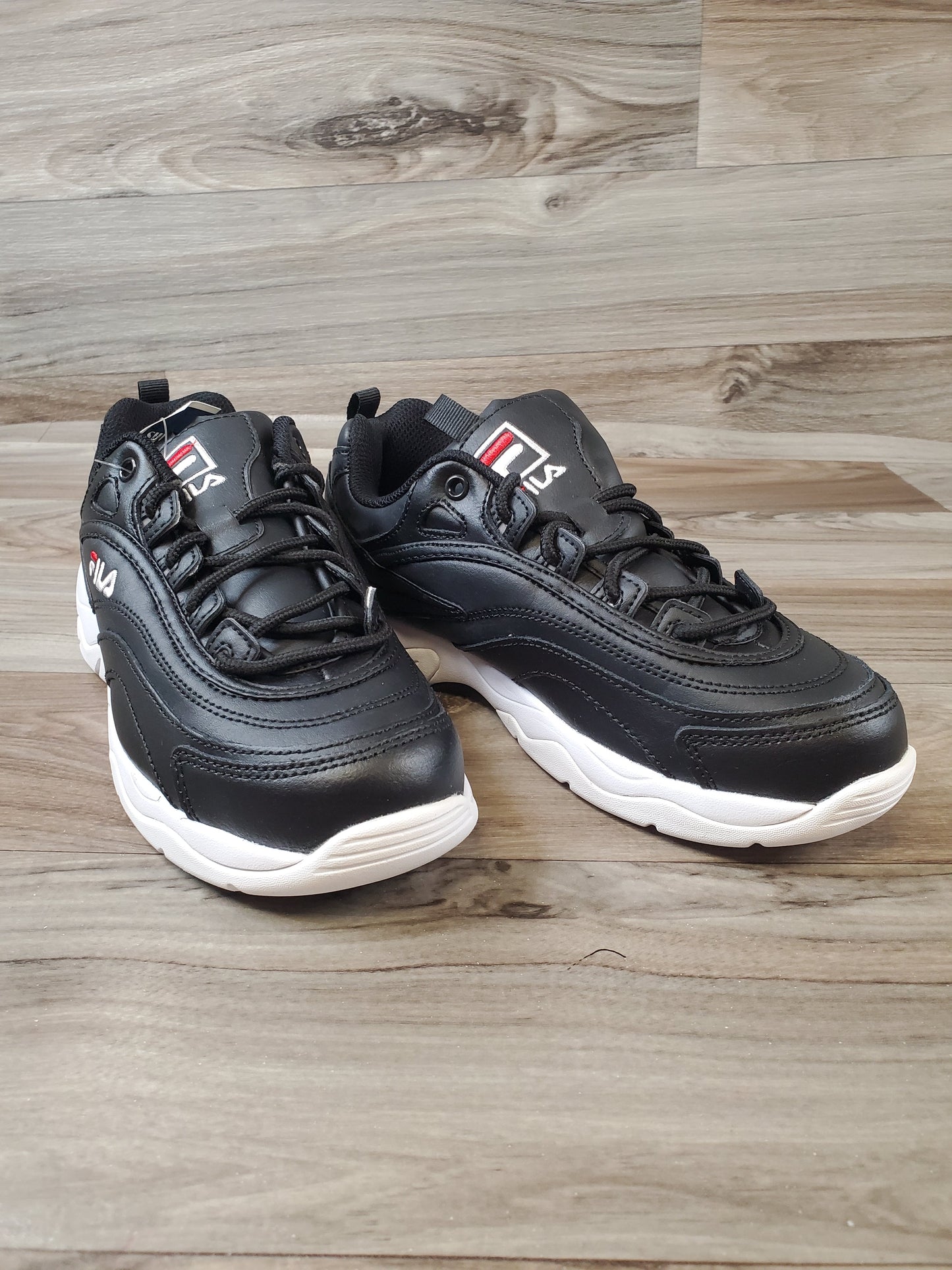 Shoes Athletic By Fila In Black, Size: 7.5