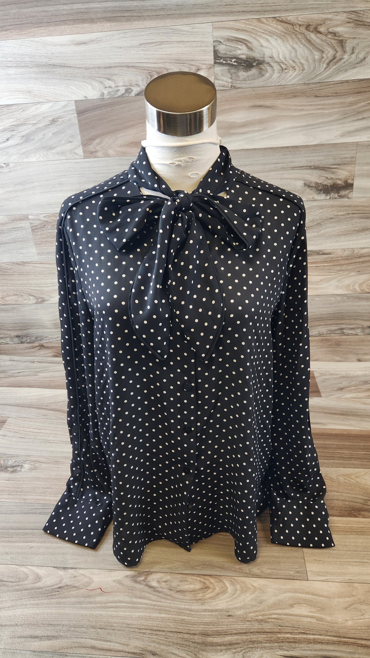 Top Long Sleeve By Who What Wear In Polkadot Pattern, Size: L