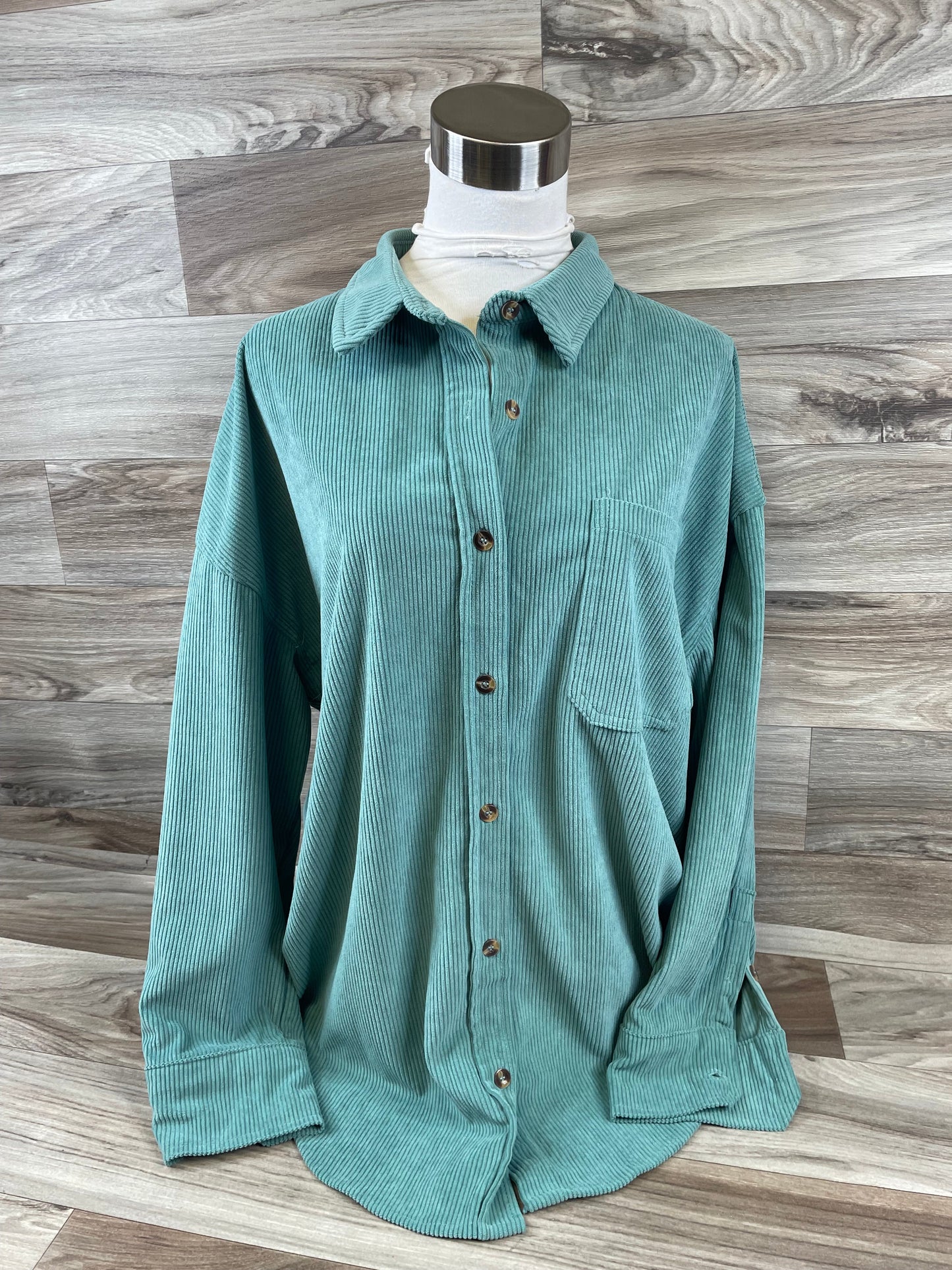 Top Long Sleeve By Clothes Mentor In Green, Size: L