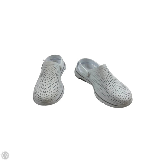 Shoes Flats By Skechers In White, Size: 11