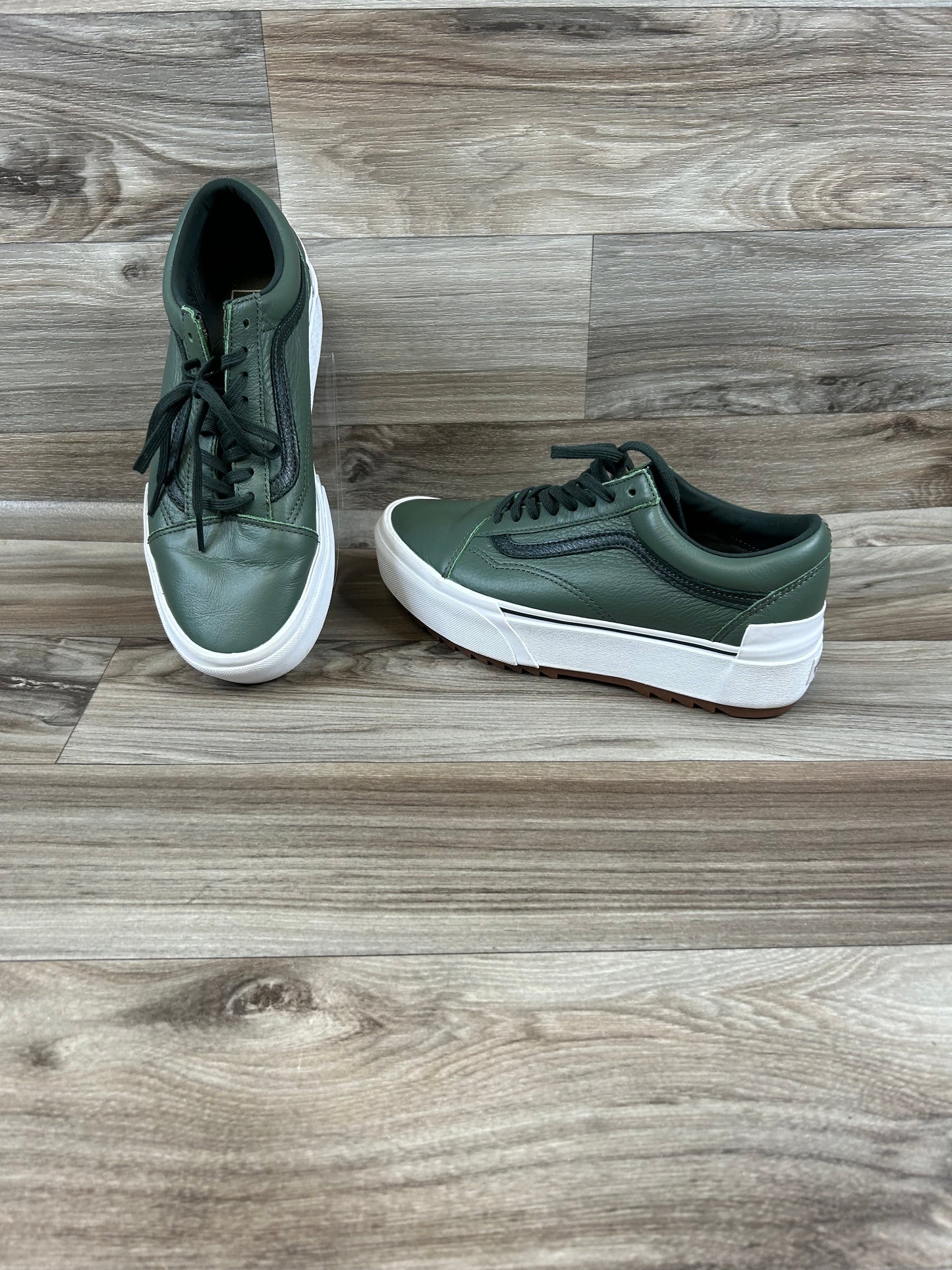 Shoes Sneakers By Vans In Green, Size: 10