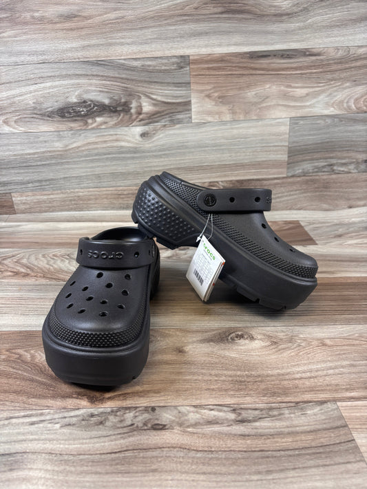 Shoes Heels Block By Crocs In Black, Size: 7