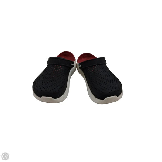 Shoes Flats By Crocs In Black & Red, Size: 8