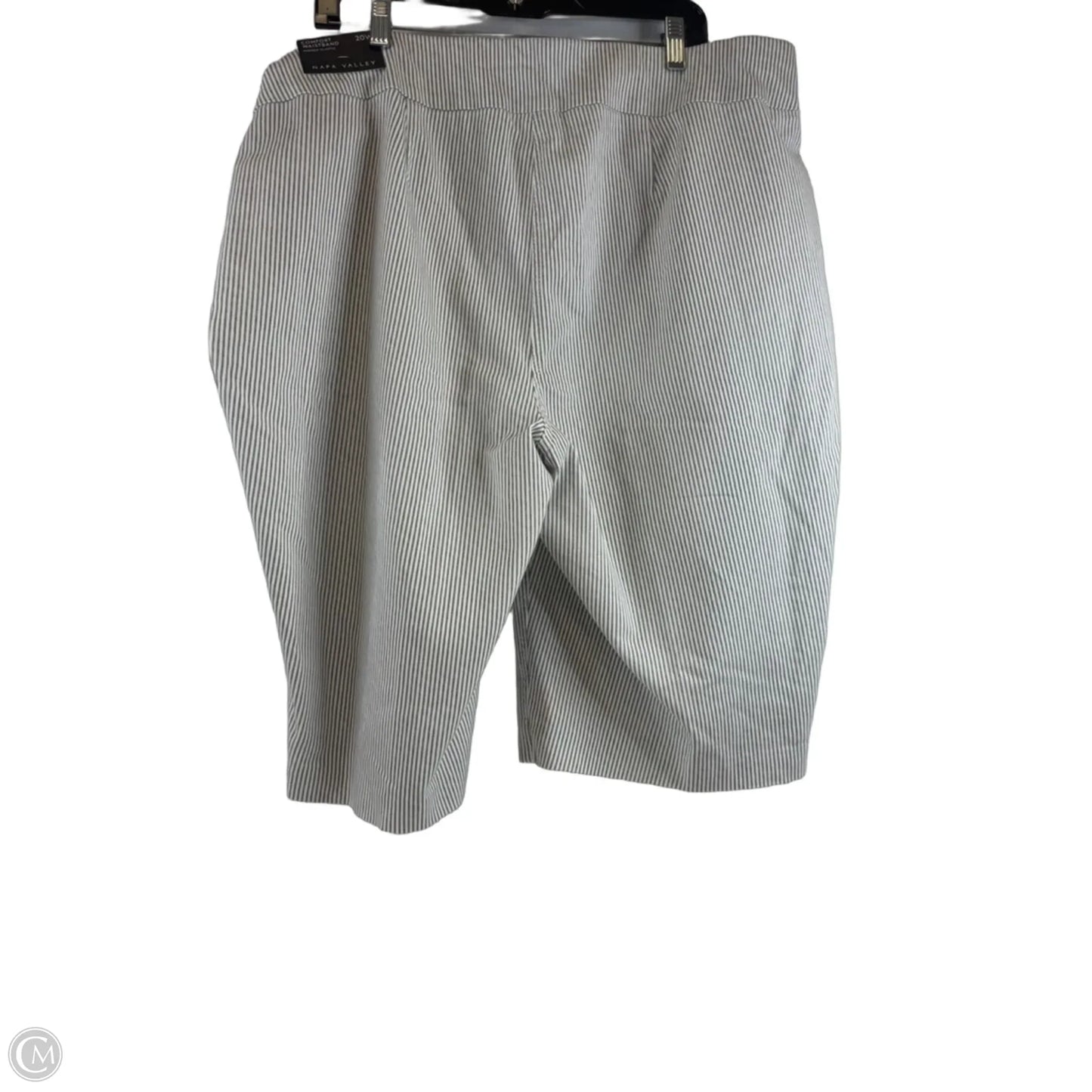 Shorts By Clothes Mentor In Grey & White, Size: 20