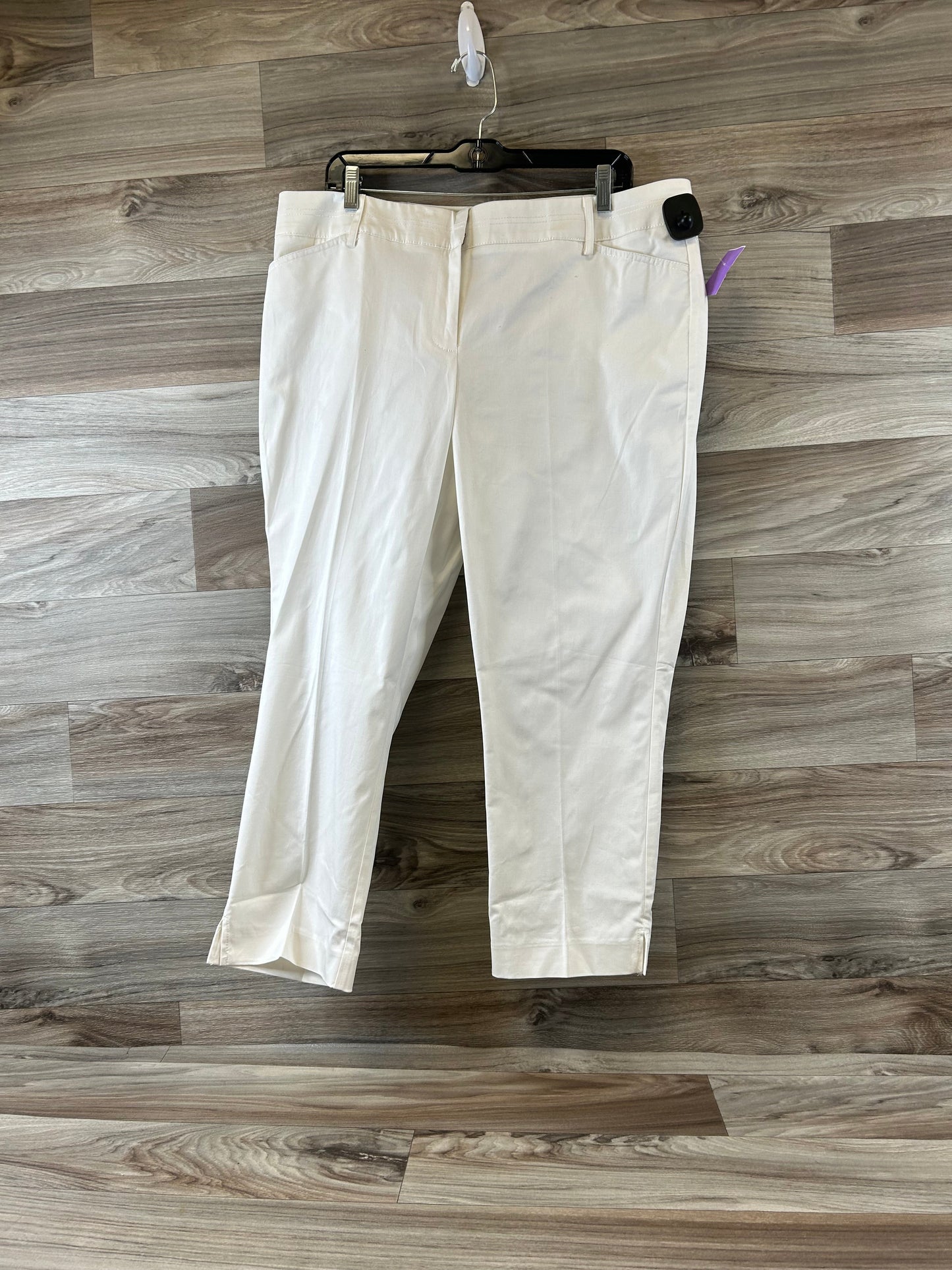 White Pants Cropped New York And Co, Size 16