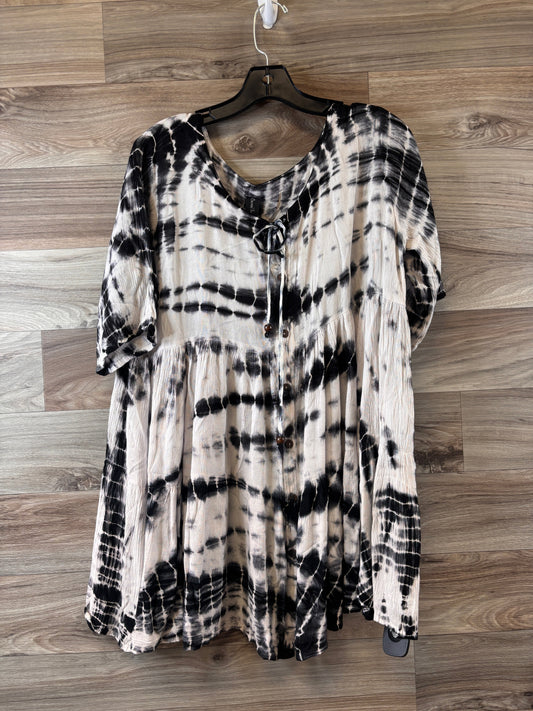 Top Short Sleeve By Clothes Mentor In Black & White, Size: Onesize