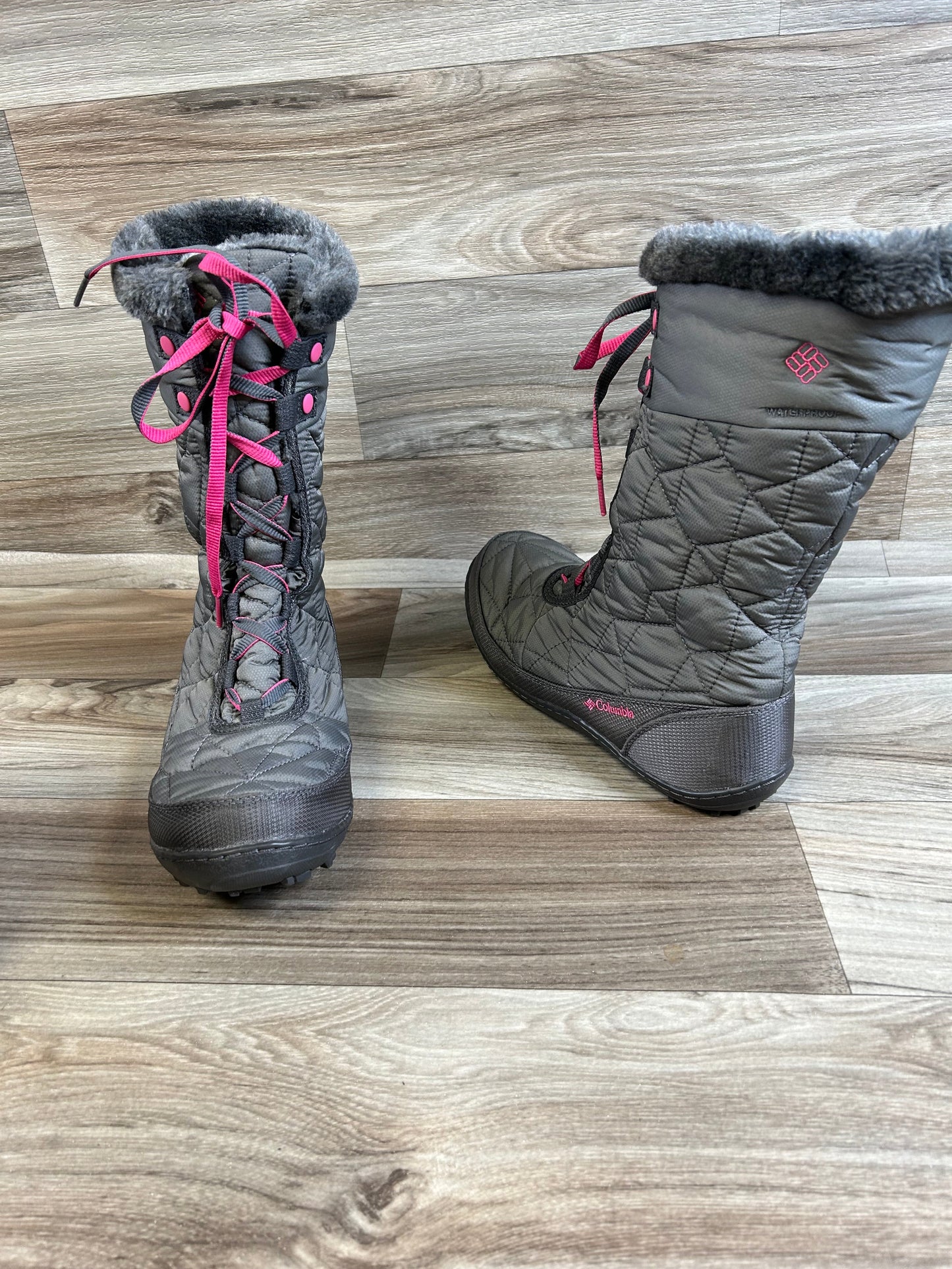 Boots Snow By Columbia In Grey & Pink, Size: 7