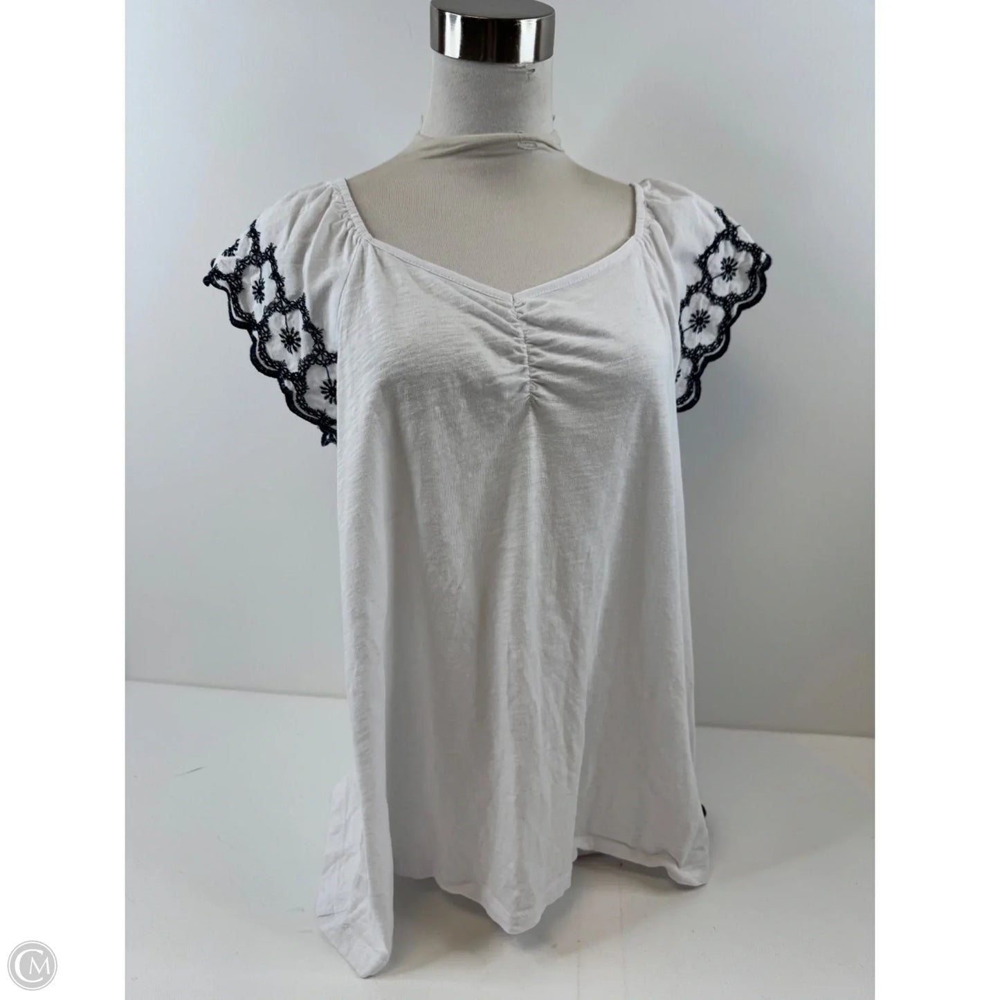 Top Short Sleeve By Time And Tru In Blue & White, Size: M