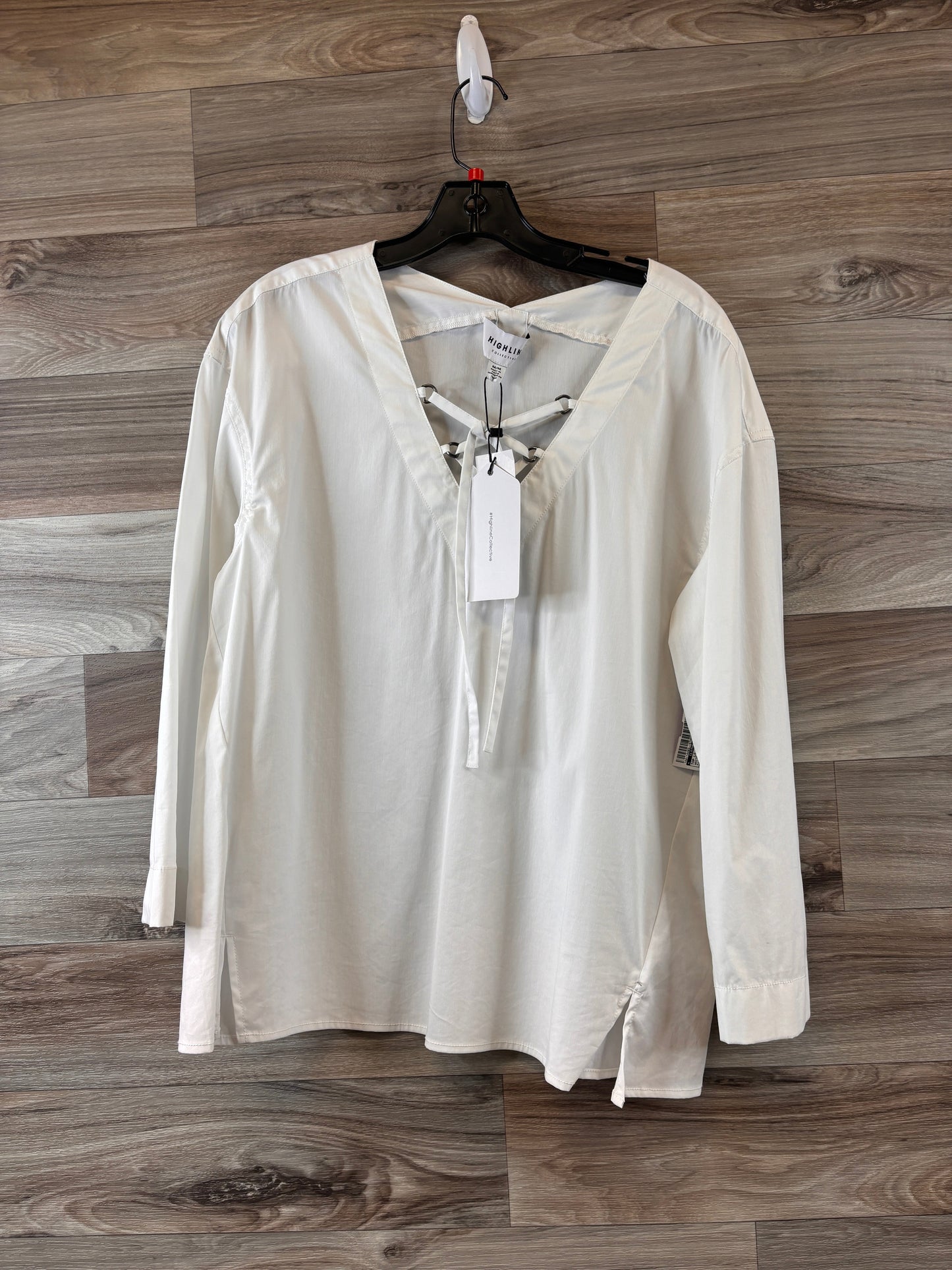 White Top Long Sleeve Clothes Mentor, Size M